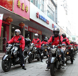 “自由之旅”摩托大军到达茂名与本地车友合照留影 “自由之旅”摩托大军到达茂名与本地车友合照留影